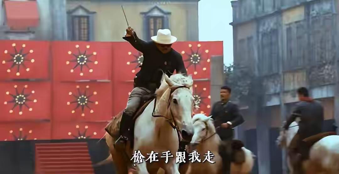 免费开放顶尖大模型绝非单纯让利，这套打法好比给全球开发者分发AI工具，直接打破硅