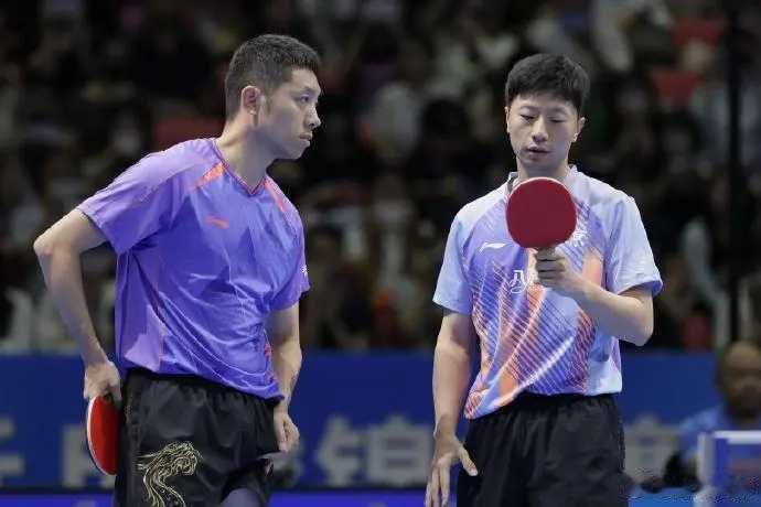 全锦赛男双：“U40”组合马龙/许昕3-0横扫黄友政/向鹏夺冠2026全国乒乓球