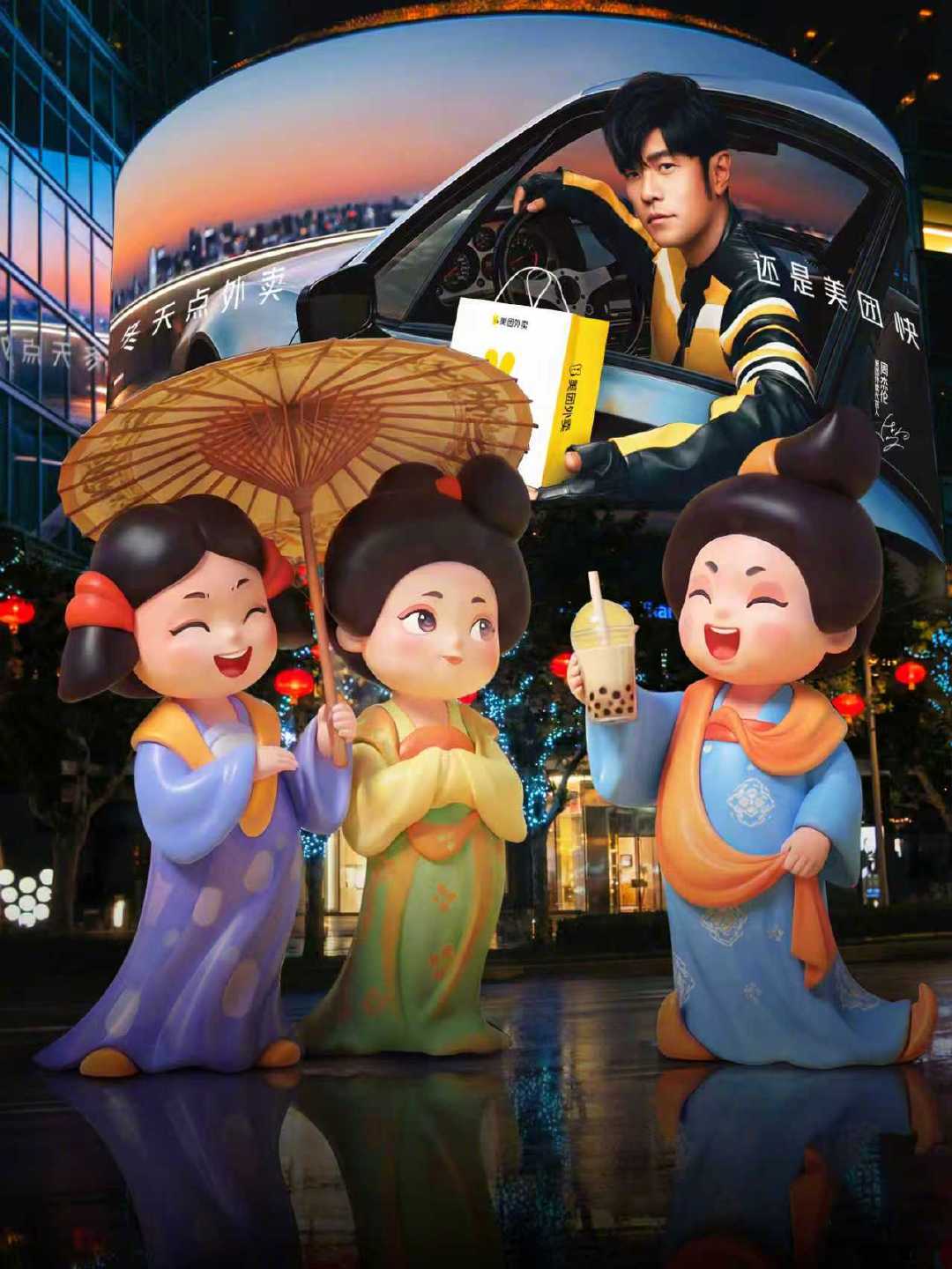 与周杰伦合拍新春大片 洛阳仕女也来和周杰伦云合照啦！红裳执扇，与杰伦共倚应天门下