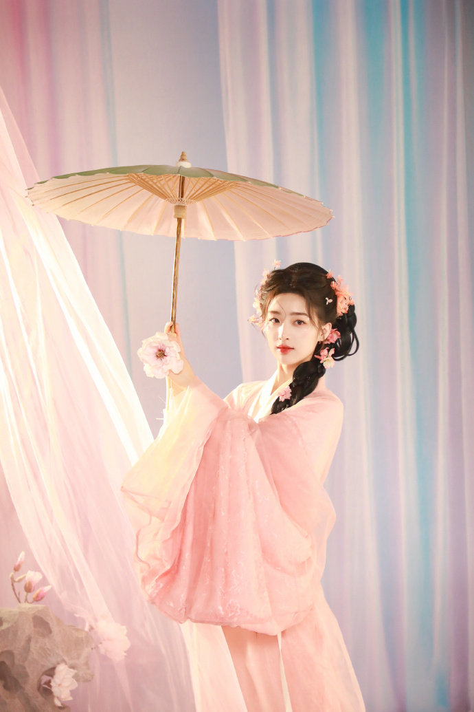 好米的恩熙宝宝！灵动少女、世家小姐……温婉的、精致的……什么风格都能拿捏[抱一抱