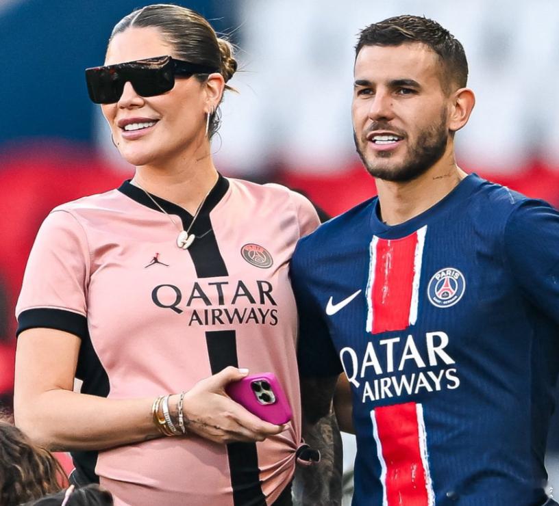 法国杂志《Paris Match》(巴黎竞赛)报道独家新闻:一个哥伦比亚的家庭，