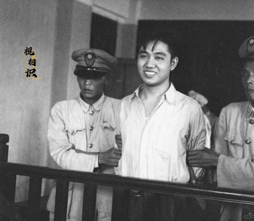 1948年，上海，王孝和烈士被反动派判处死刑的现场，面对敌人审判的结果，王孝和脸...