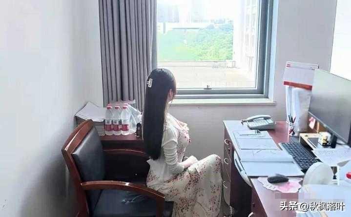 一上车
我还以为是车挂件呢