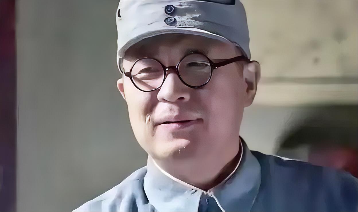 1949年，湘西匪首曹振亚当众跳崖尸骨无存，刘伯承觉得不对劲下令搜山，侦察兵在悬