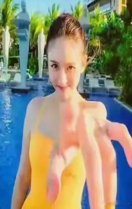 陈乔恩—黄色吊带抹胸裙写真，身材丰满性感 凹凸有致 气质状态绝了 ​​​