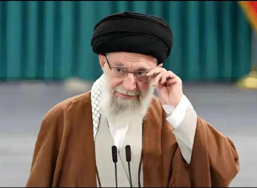 伊朗彻底醒悟了，不再考虑和美国合作，11月3日，伊朗最高领袖哈梅内伊在首都德黑兰