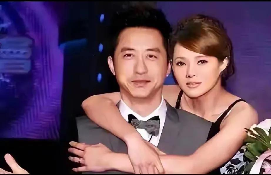 57岁伊能静又双叒叕上热搜啦！晒泳装照、聊私密保养，秀和秦昊的恩爱日常，这波操作