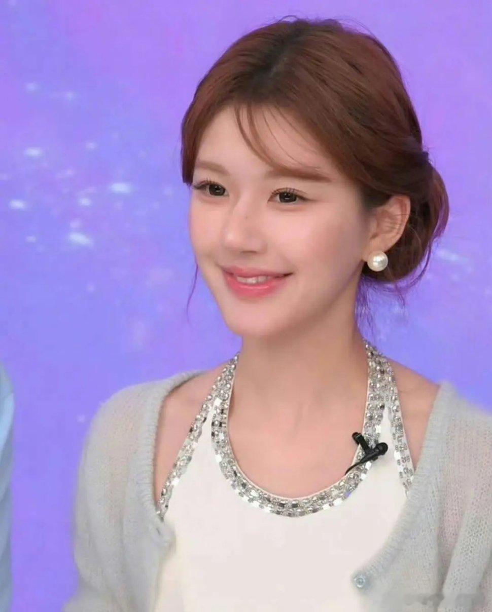 赵露思感觉和以前不太一样了 ​​​