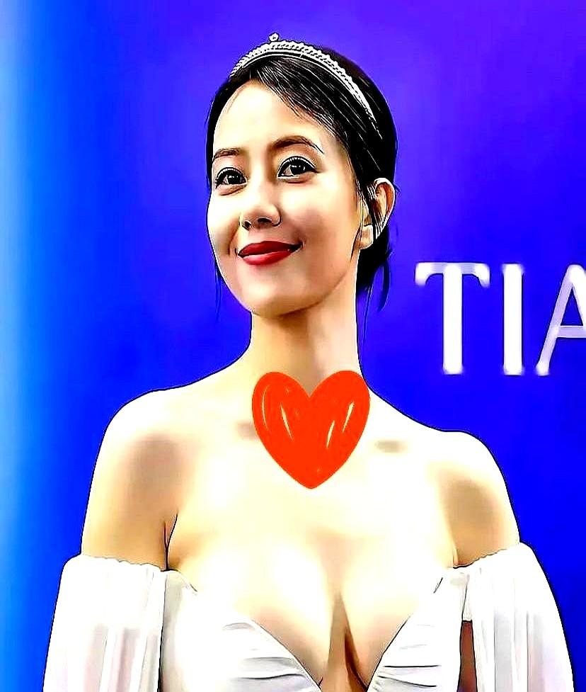 最近圈里传疯了！曾经的女神高圆圆，居然重新出来接活了？

之前好多人私下瞎猜，说