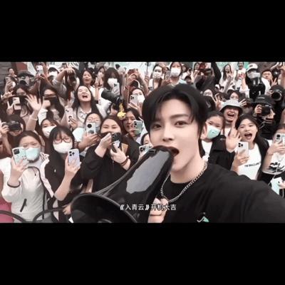 侯明昊线下人气如何 ​​​