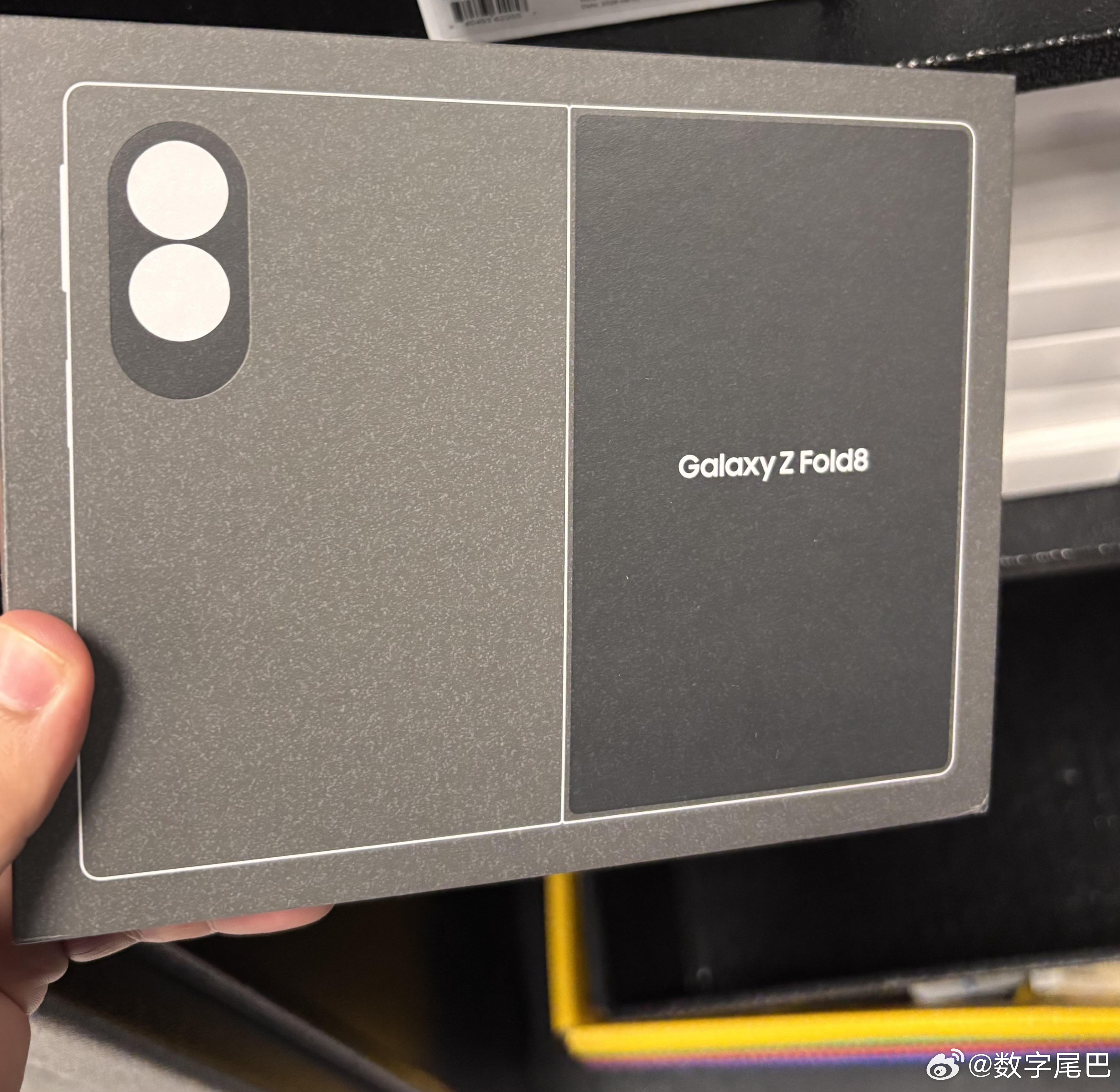 三星新大折叠的折痕控制好像优化了很多哦，从这里也能看到 Galaxy Z Fol