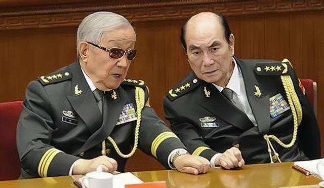 上将退休后还能穿军装吗？

上将是终身军衔。和普通军官的永久军衔不同。上将退休后