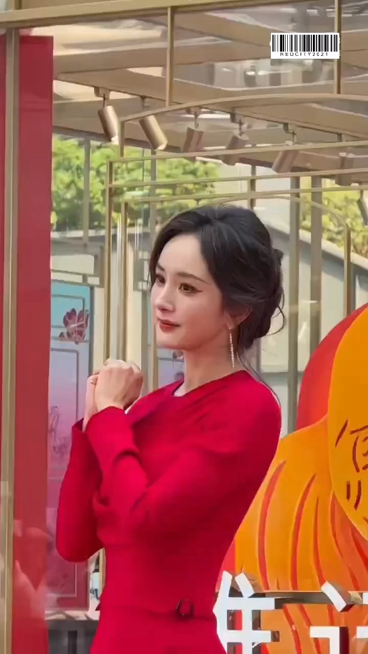 谁都敢说这个造型好适合春晚 喜庆杨幂 杨幂刘宇宁或演江山大同杨幂深圳活动路透