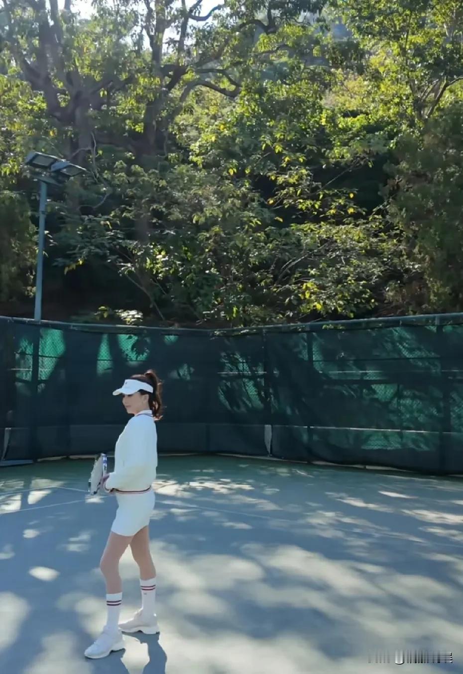 我猜，方媛能征服郭富城的，除了低调、耐得住的性子，最主要的就是美貌吧。[呲牙]