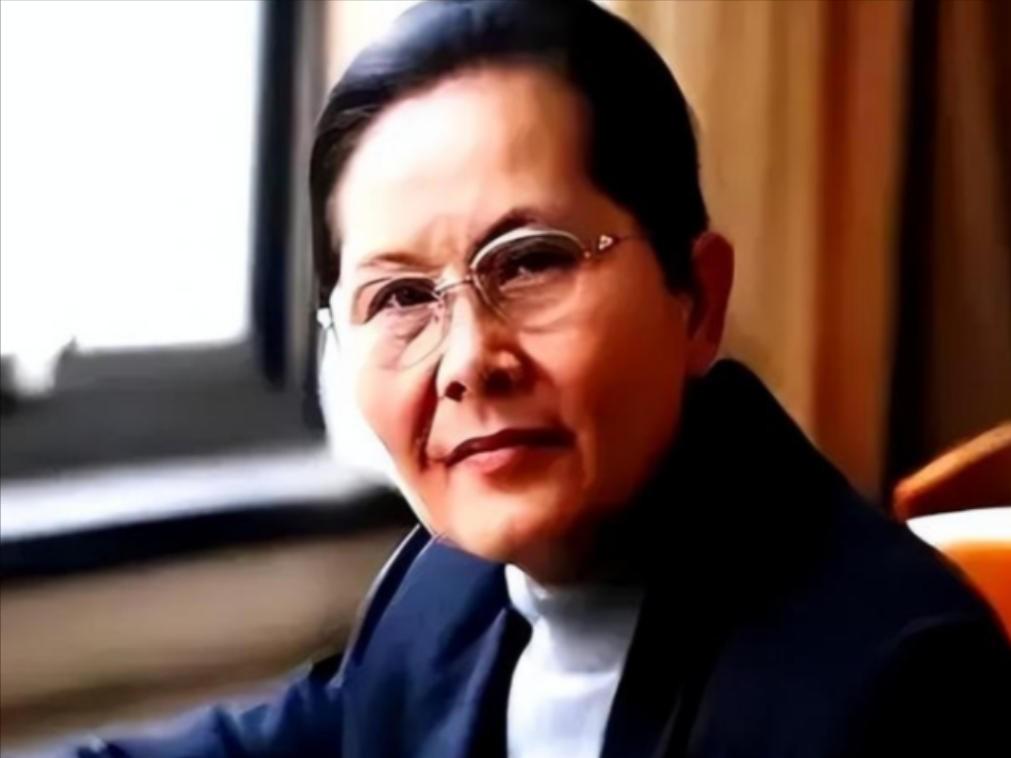 我国顶尖半导体教授李爱珍，申请中科院院士被淘汰，不料2007年，她竟然摇身一变成