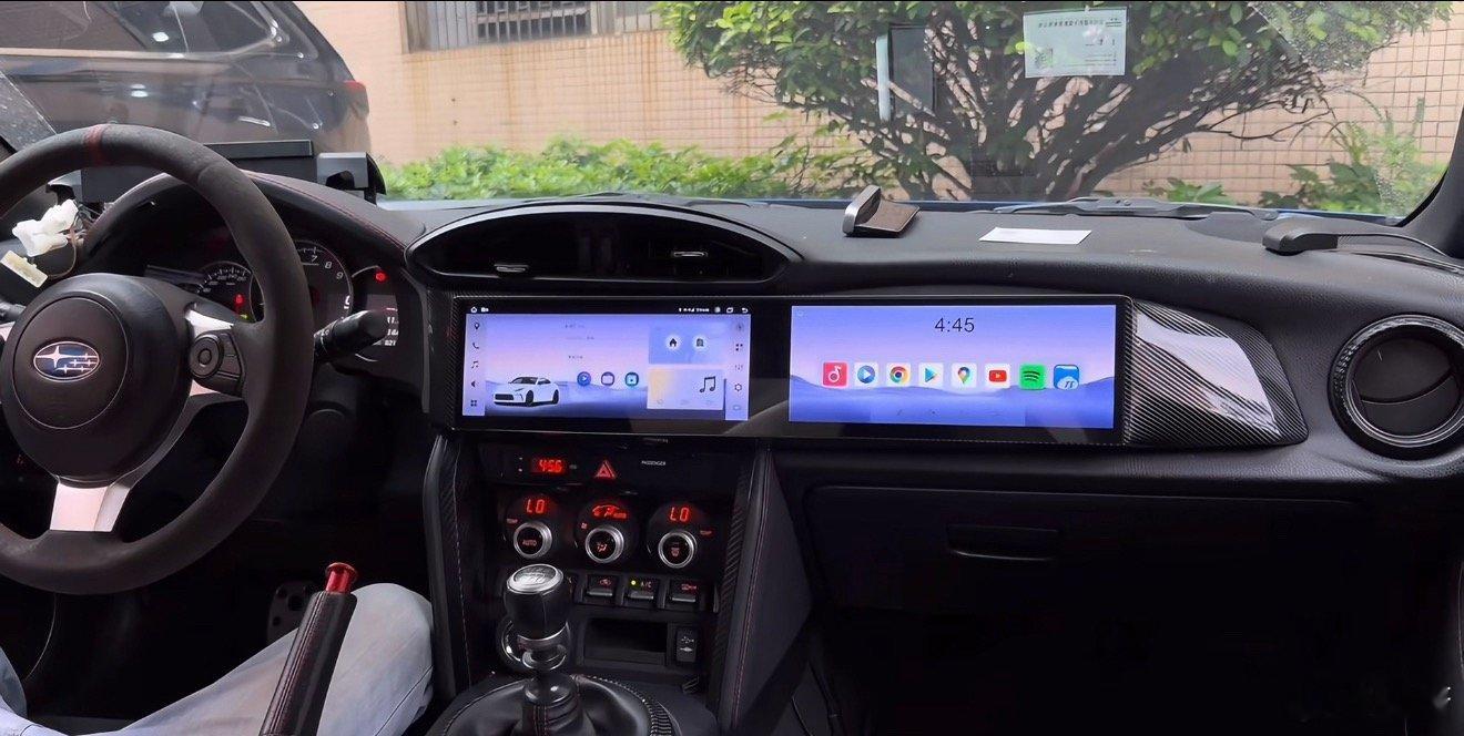 哪怕是BRZ这么硬核的车，也无法抵抗大屏幕的吸引力，连副驾屏都装上了 
