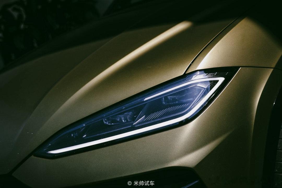 今天拍了两台兰博基尼，一台是URUS，另一台也是URUS！兰博基尼urus米帅试