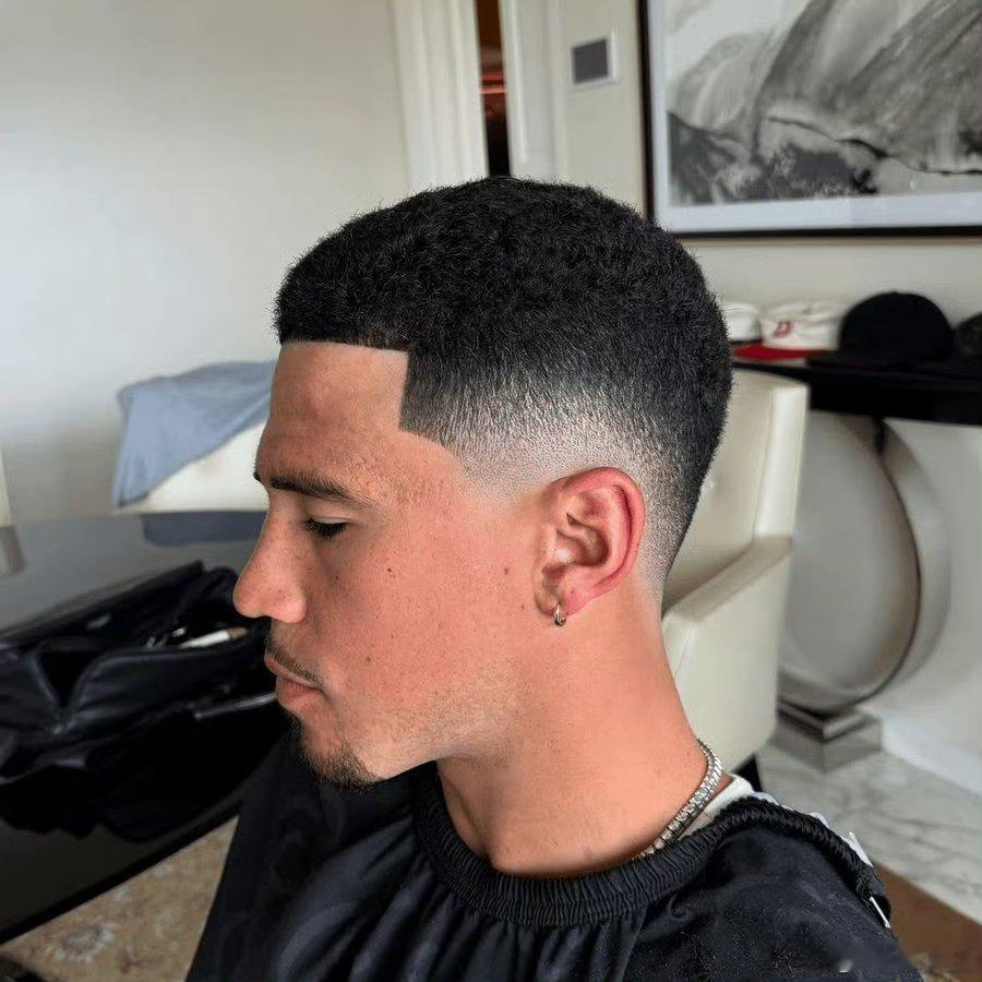 明天上午9点，在咪咕视频直播开拓者VS太阳，两支附加赛区域球队的直接对话。布克、