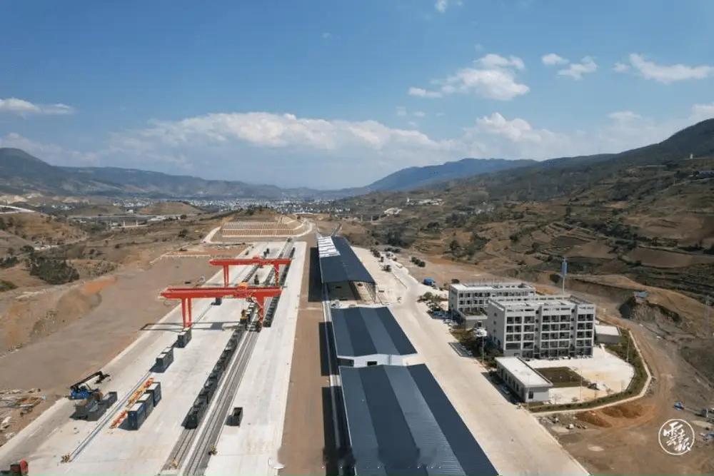 国铁头条【大瑞铁路蒲缥铁路专用线开通】5月29日，大瑞铁路蒲缥铁路专用线开通暨中