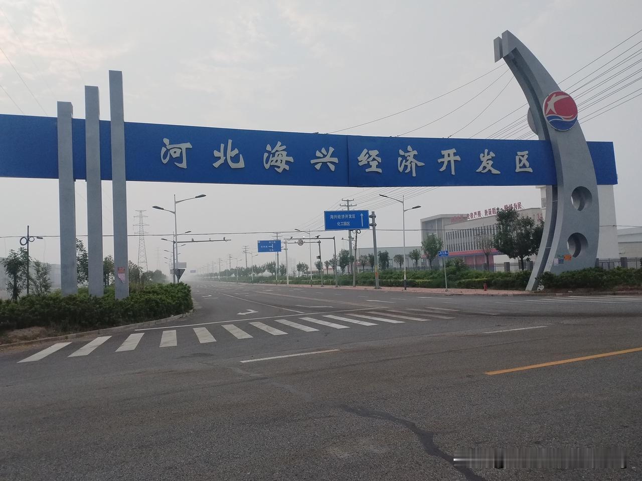 众友友早上好！
今天是6月24日星期三，日出时间4..48日落时间7.37分，白