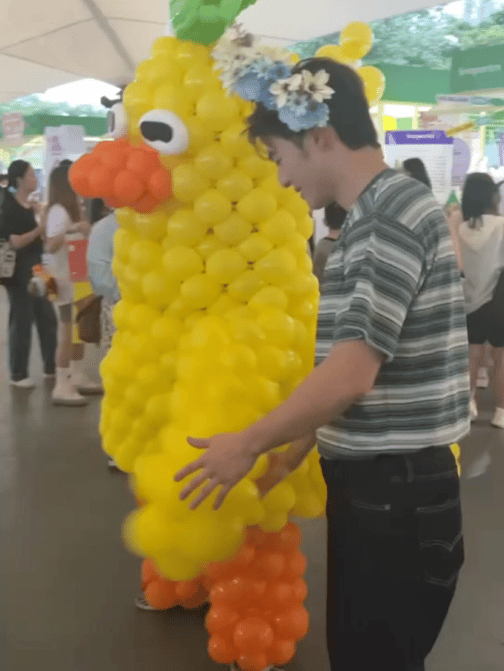 #陈昊森簪花少年# 陈昊森簪花这个造型是真的很吸引我们～少年就是应该如此的意气风