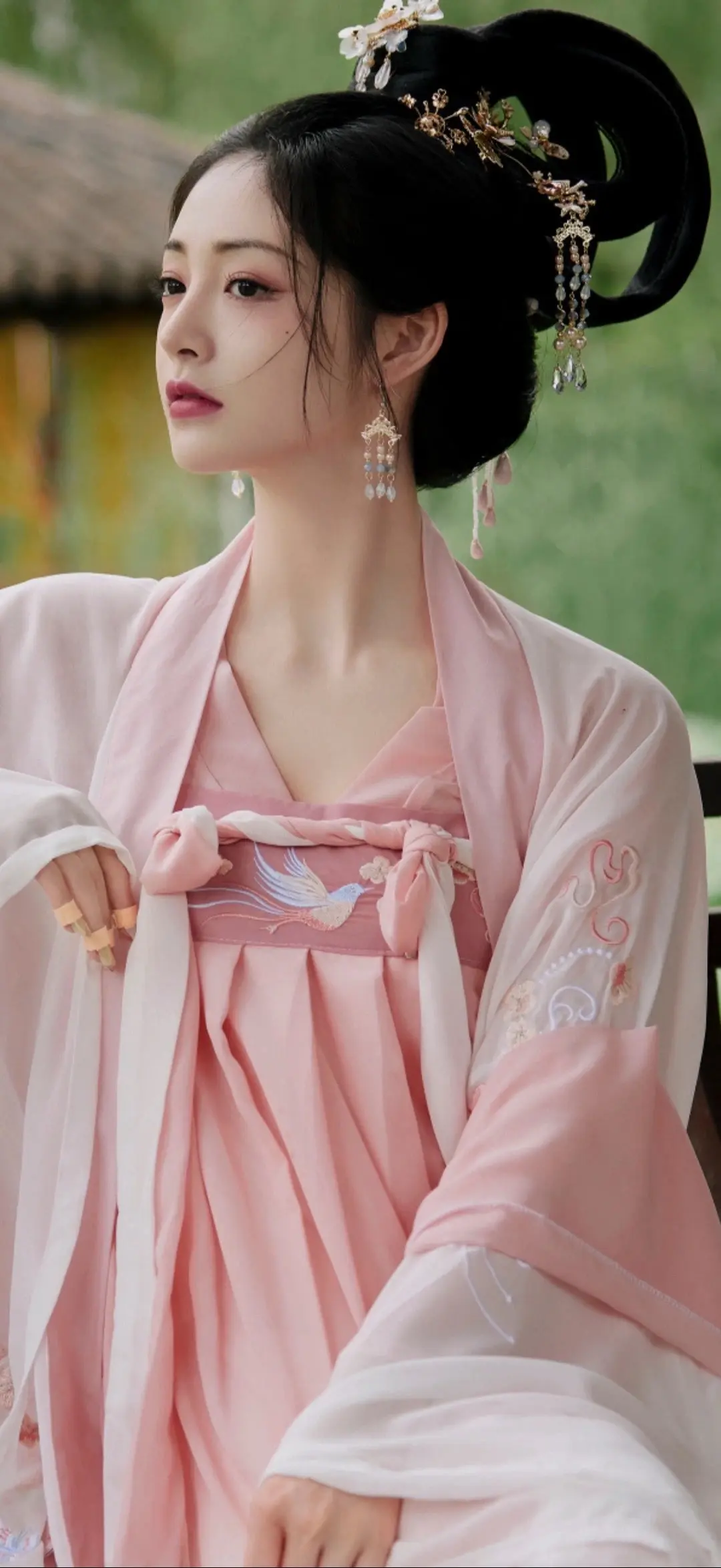 周洁琼｜她是水墨丹青里走出的仕女，亦是现代镜头下的古典传奇！