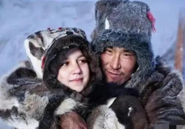 早年的因纽特人，当地主流为一夫一妻制，部分区域却存在一夫多妻、一妻多夫的情况，受