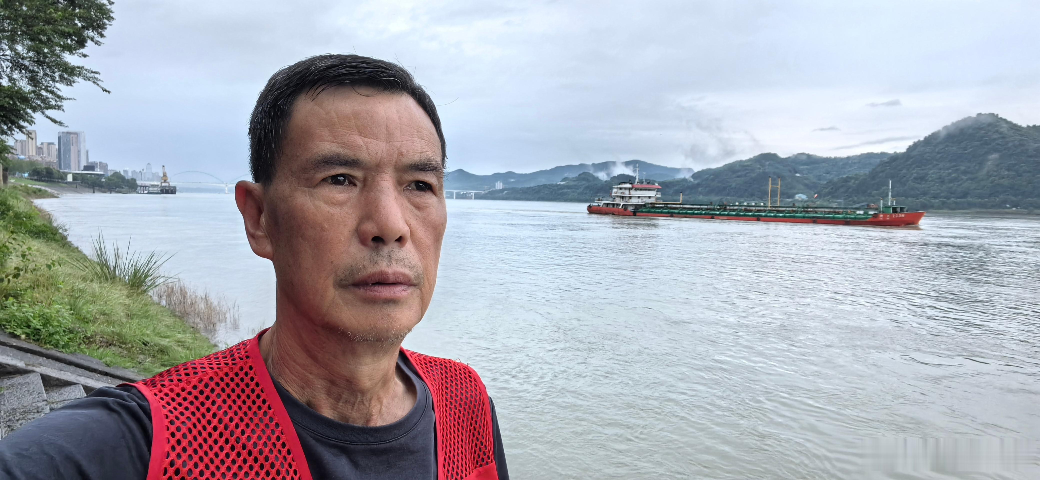 早安你已连续早安问候3271天，昨晚睡了7小时30分钟。做一个温暖的人，朝着太阳