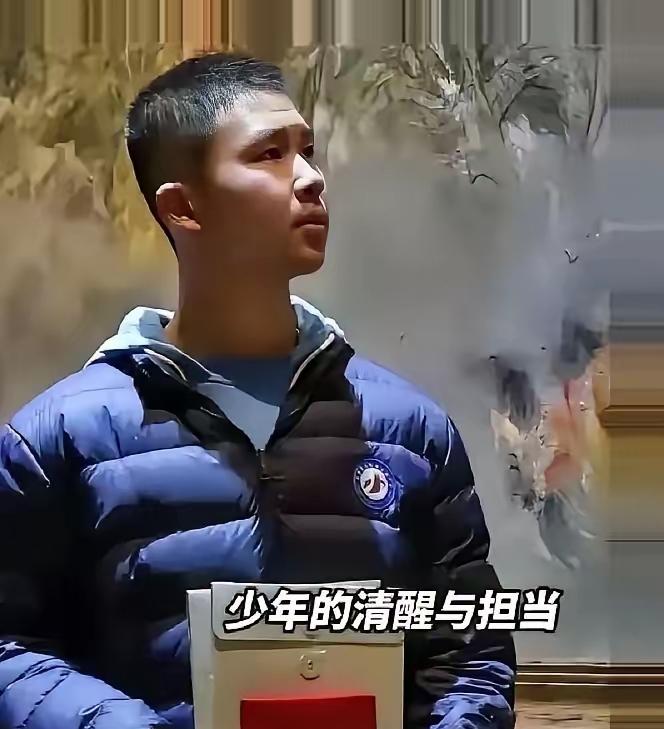 要让全国人民都知道！
江苏连云港新海实验中学初三学生徐凯瑞，走进了连云港革命纪念