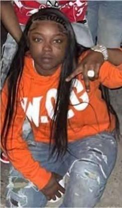 这事儿听着就头皮发麻！
洛杉矶警方端了个卖淫集团，头目是个25岁的黑人女子，外号