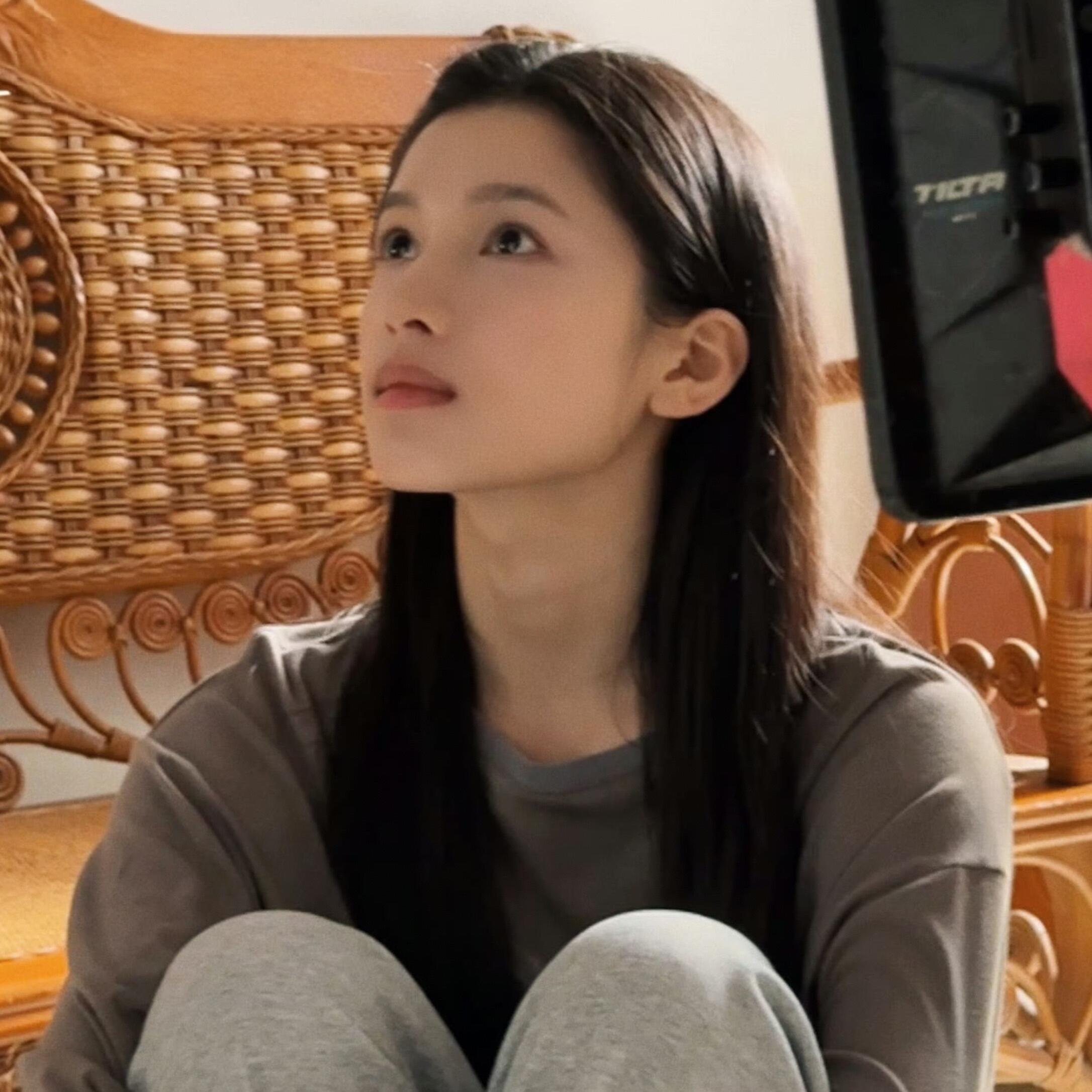 张婧仪演一部火一部新剧首播拿下亮眼收视成绩，全网各平台热度登顶，张婧仪凭稳定发挥