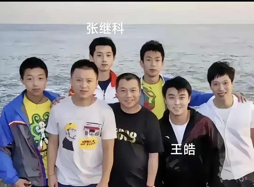 真正的铁杆乒乓球迷，不会只知道“二王一马”，他还会知道：
• 王励勤是“大力”不