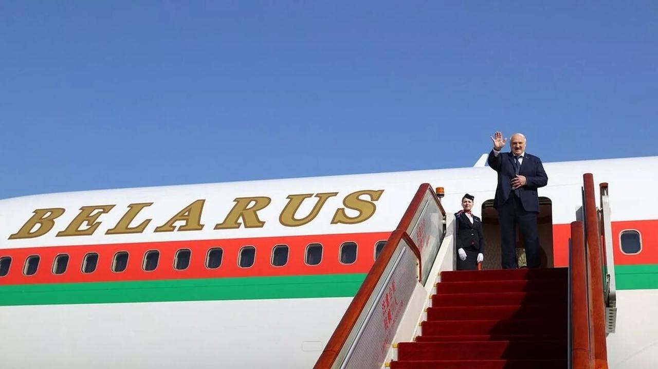 朝鲜刚拒绝高市的接触请求，白俄总统卢卡申科就踏上了平壤土地

高市早苗碰壁，丝毫