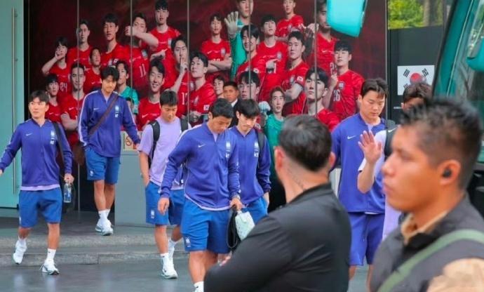 韩媒曝光！韩国队小组出局依旧拿奖，人均35万奖金，仅为上届的四分之一韩国媒体《朝