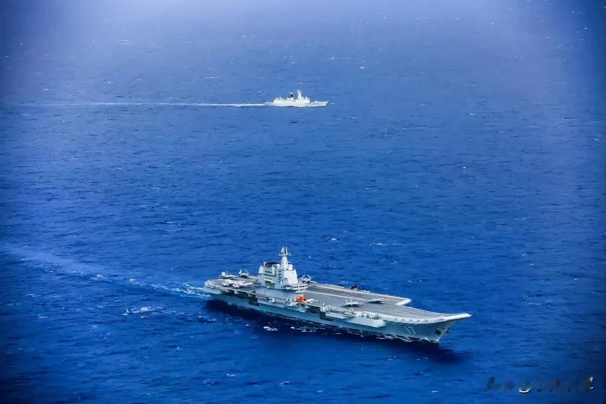 现如今的航母最怕什么？
航空母舰，常被称为“海上堡垒”、“流动机场”，听起来就像