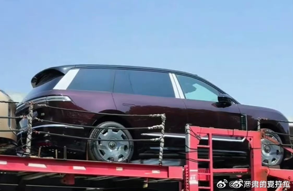 这两张图 我想略微带个节奏（不是负面节奏 请公关同学安心放假）因为这两张图我看了