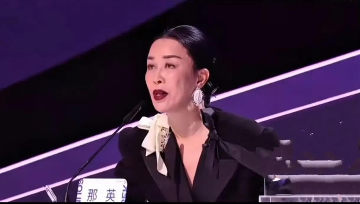 那英认“直”，打了谁的脸？
印象中快言快语的那英，竟在直播中坦言自己