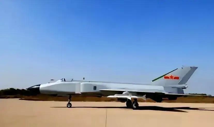 功成身退的歼-8改无人机，2万米高空不返航，藏着国防硬核底气

他们把一架功成身