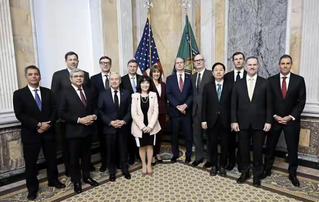 近日，由美国财长贝森特牵头把这几个国家聚到一起商量一件事：去中国稀土化。最后他们