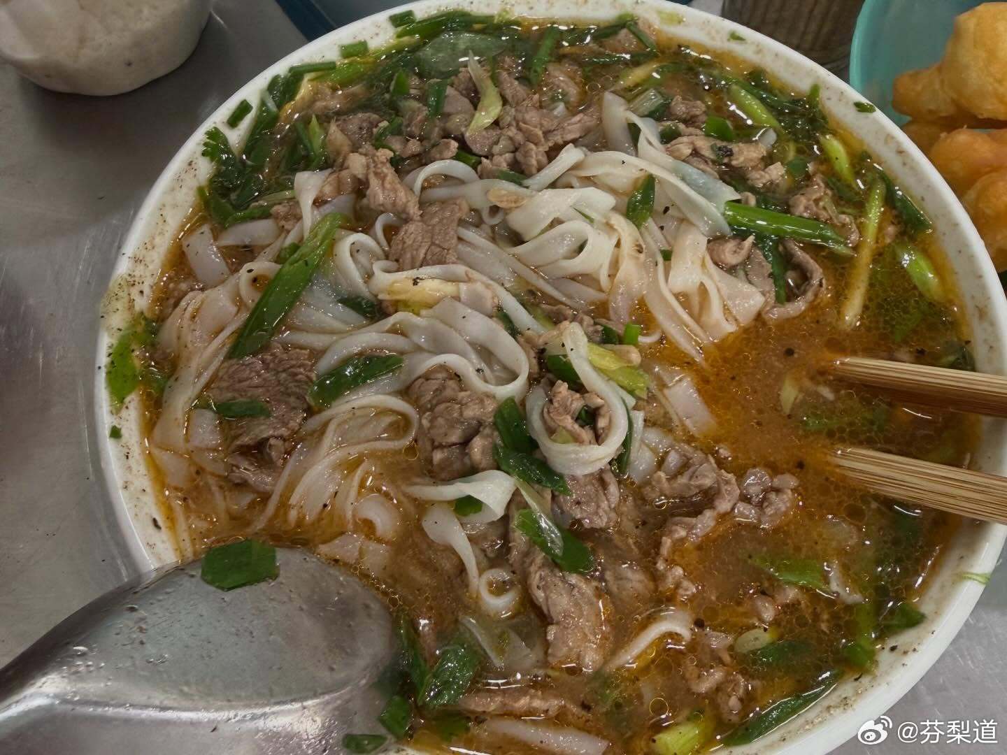 王艺竹国际排坛动态竹子打卡两大美食河粉鸡蛋咖啡😆还补充说明：我稍微p了一点点点