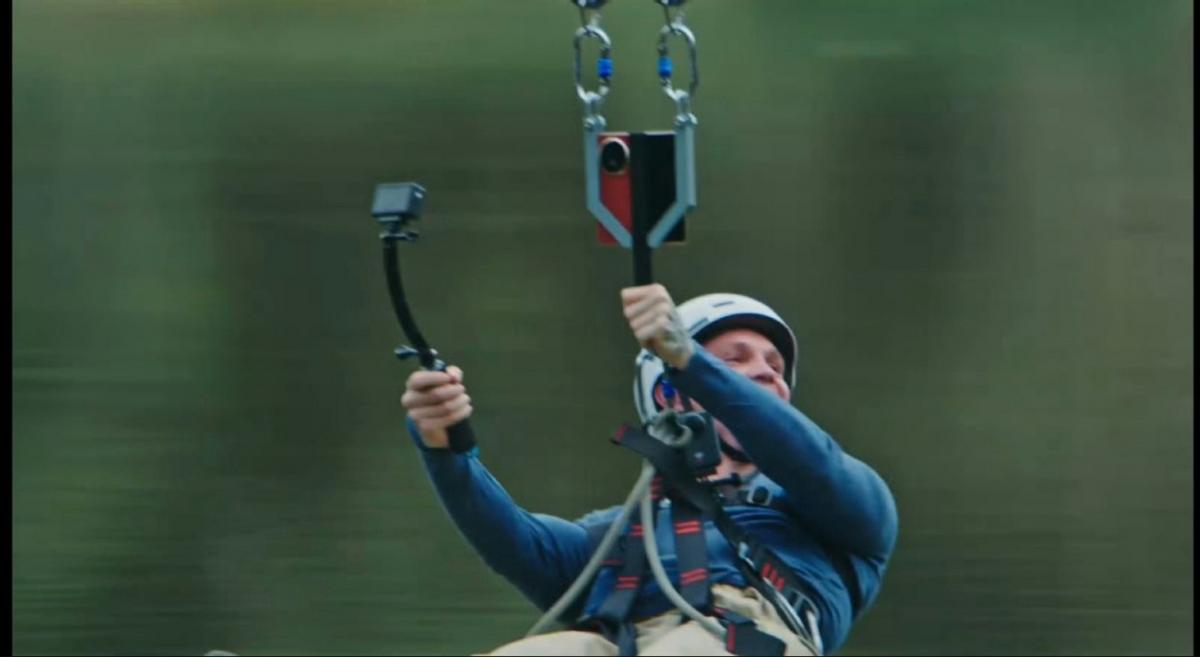 看到何同学和荣耀CEO李健的交流，感觉新的荣耀Magic V6确实很吸睛
最让我