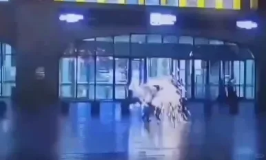 突发！两旅客在锦州北站火车站广场遭雷击