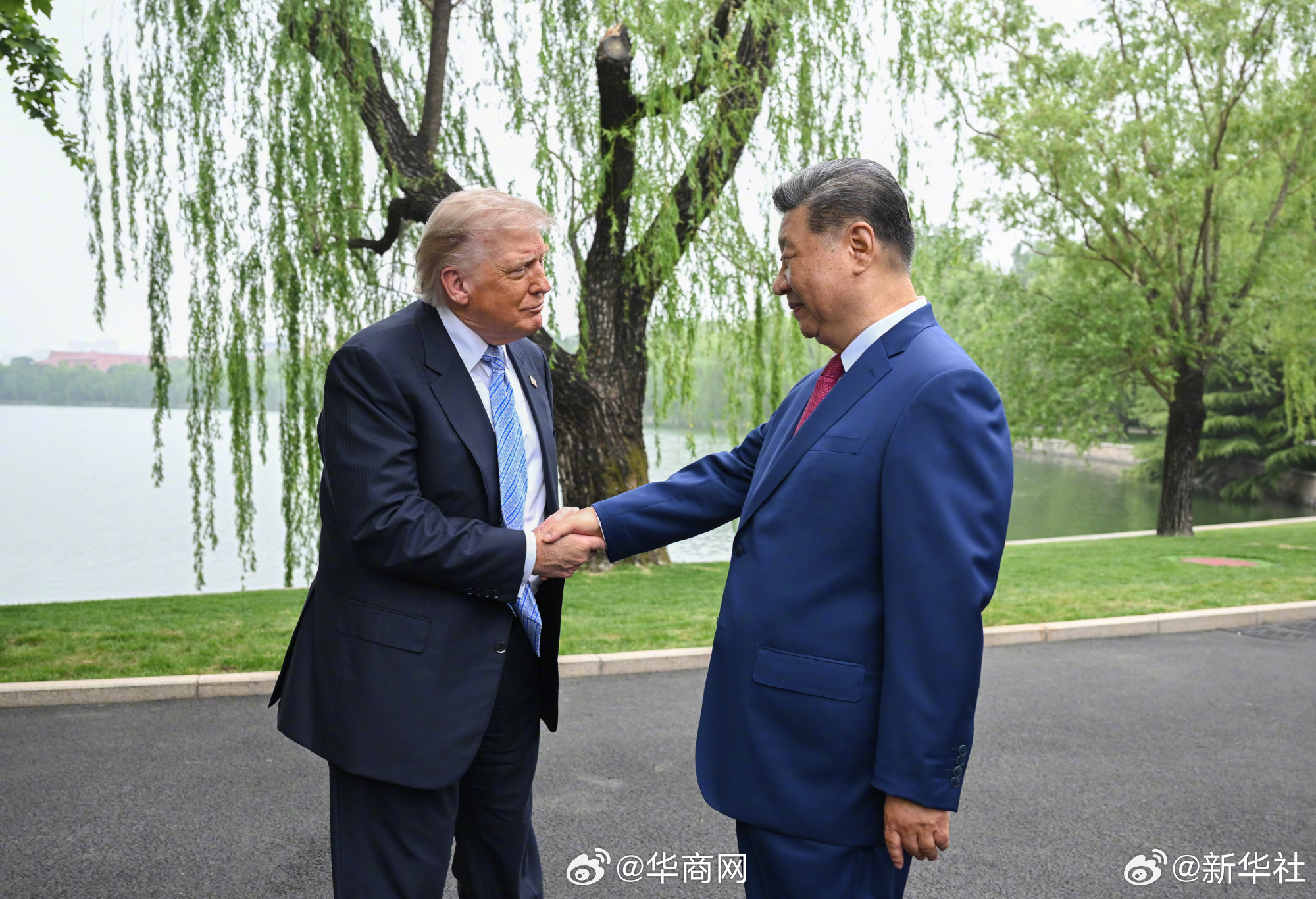 #中美元首中南海小范围会晤高清大图#【新华图讯｜习近平同美国总统特朗普在中南海小