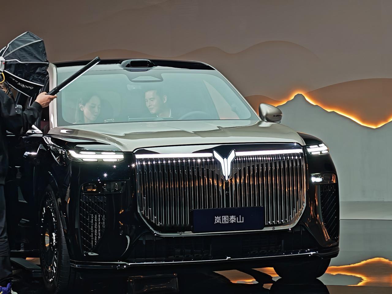 岚图20万-30万辆汽车下线只用了短短7个月的时间。这增速真的是稳如泰山！@岚图