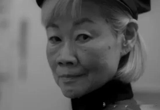 【惊闻《黑暗之魂》旁白老奶奶仙逝！那个"yes indeed"成了永恒的传火钟声