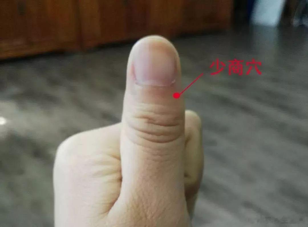 少商穴又称“鬼哭穴”，慢性咽炎有奇效！#国医的精诚力量#来源：古典中医少商穴出自