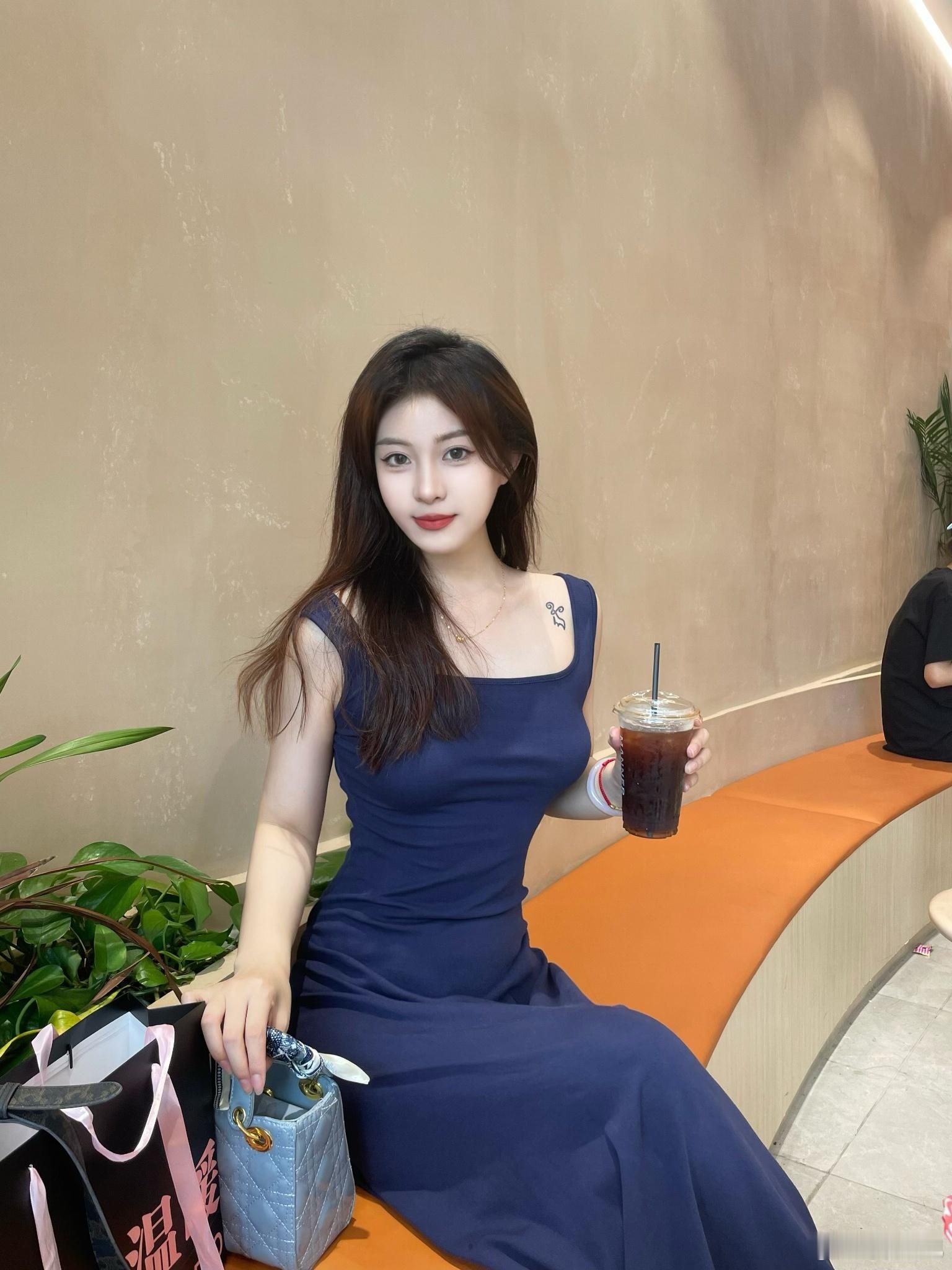 谁说仙女一定要白色？今天的镜头感爆棚这才是真实的自己✨ ​​​