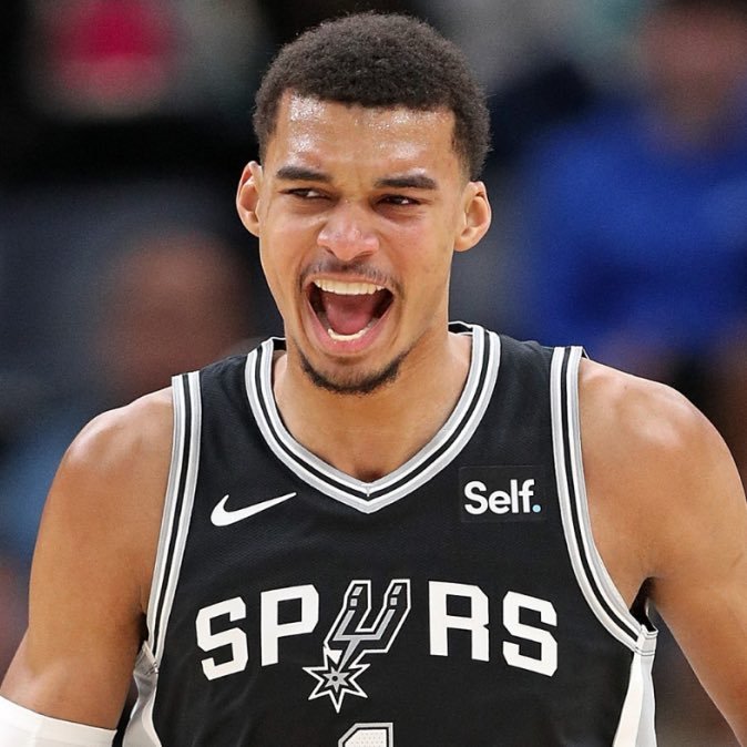 马刺将疯狂追求字母哥，让其和文班搭档。那可太恐怖了。NBA