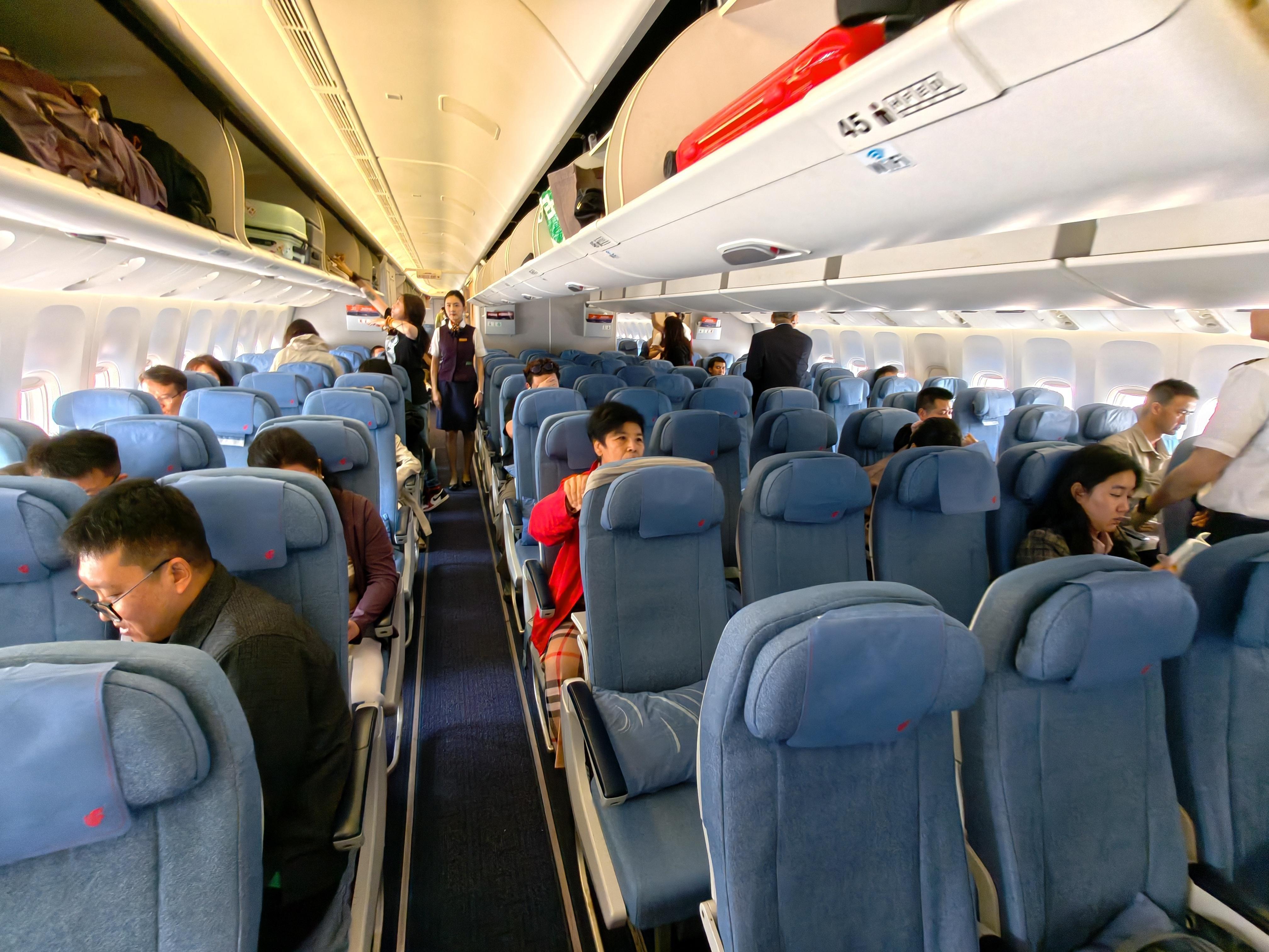 大飞机坐的就是爽，座椅多还宽敞。唯一的缺点，就是大飞机基本都是比较长的航线，比如