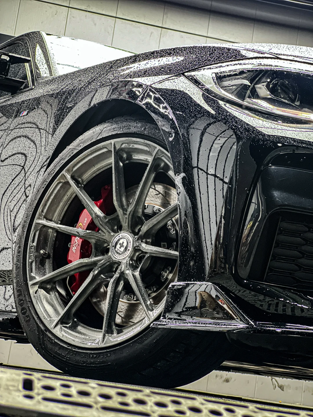 三系不是只能上19寸轮毂、这18寸不也帅嘛？